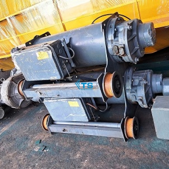 Palang dầm đôi 5 tấn Hitachi