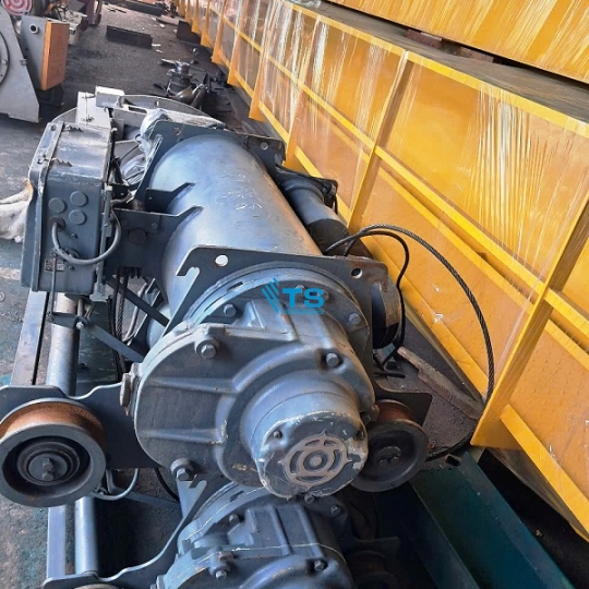 Palang dầm đôi 5 tấn Hitachi